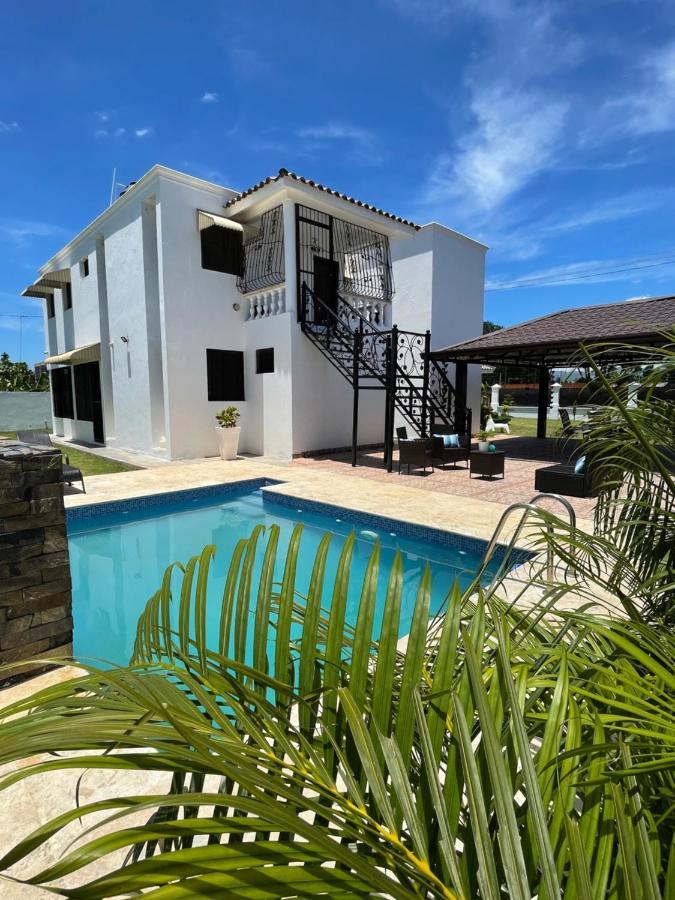 The Gil Place Villa ซานติอาโก เด ลอสกาบาเญโรส ภายนอก รูปภาพ