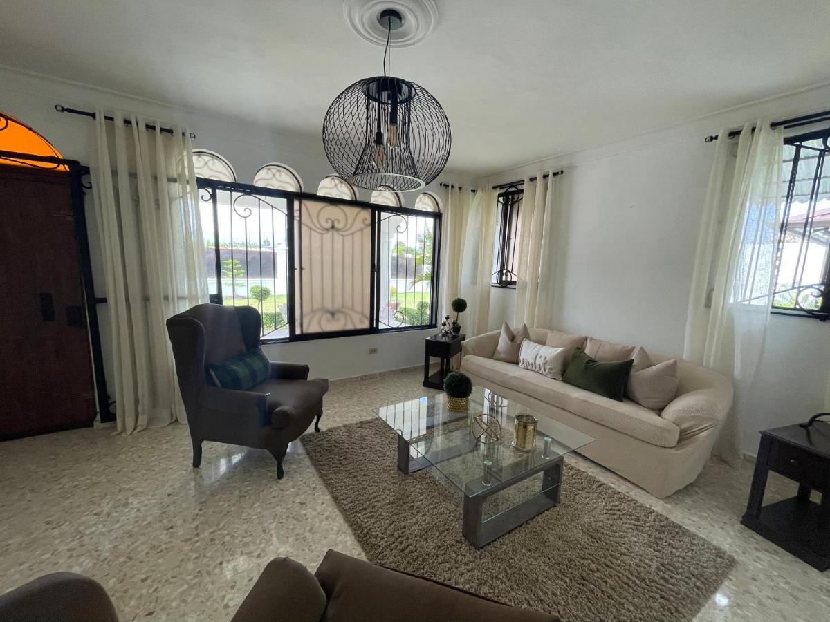 The Gil Place Villa ซานติอาโก เด ลอสกาบาเญโรส ภายนอก รูปภาพ